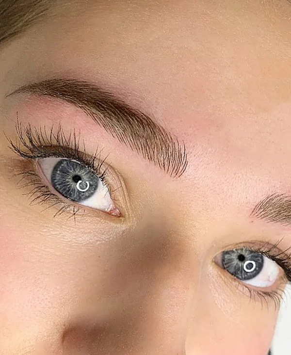 Augenbrauen nach einer PhiBrows Behandlung